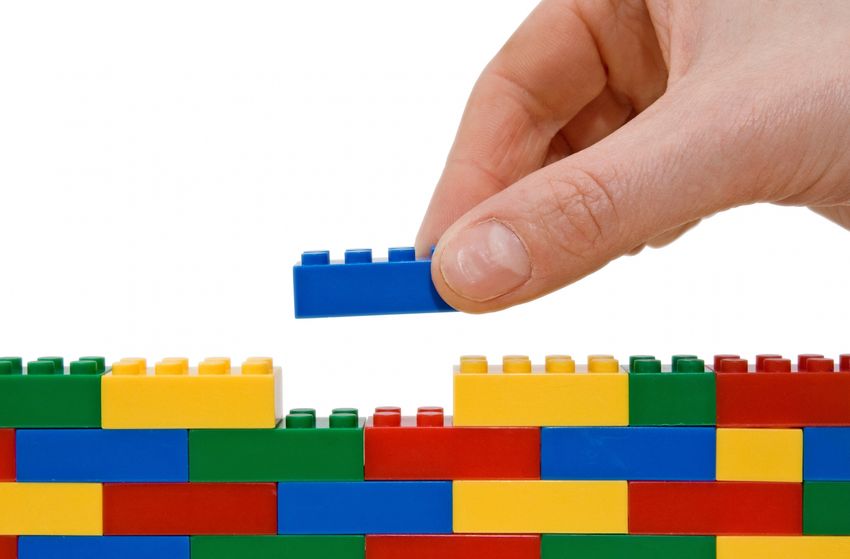 Lego boekt recordomzet en blijft winkels openen