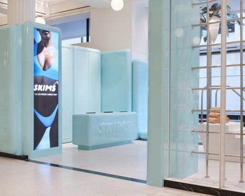 Skims opent pop-upstore in de Bijenkorf