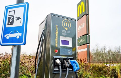 Honderdste snellaadpunt bij McDonald's