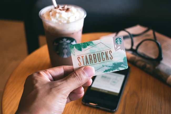 Waarom Starbucks eigenlijk een bank is
