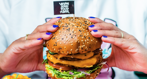 Vegan Junk Food Bar zet stap naar Duitsland