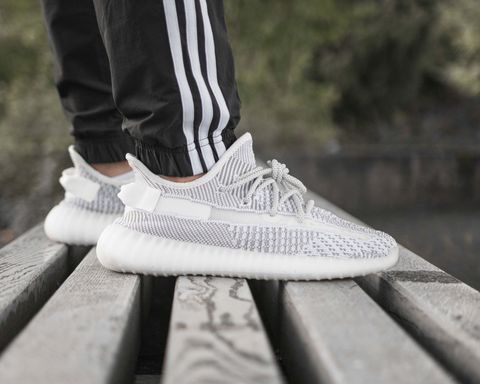 Adidas dringt verlies terug door verkoop Yeezy-sneakers