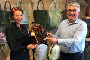 Tassenmerk Zebra in andere handen