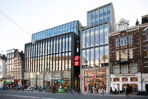 Uniqlo open in Amsterdam, zint op 'veel winkels'