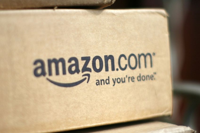 'Amazon werft personeel en koopt grond in Nederland'