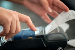 Pin wint het van contant geld