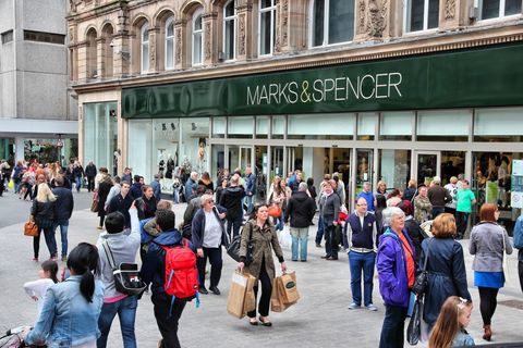 Marks & Spencer pakt kledingverkoop aan
