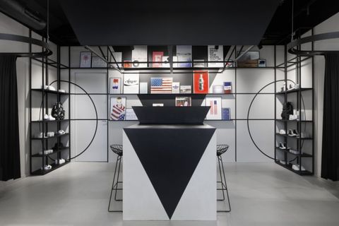 ​De pitstopshop van Men At Work