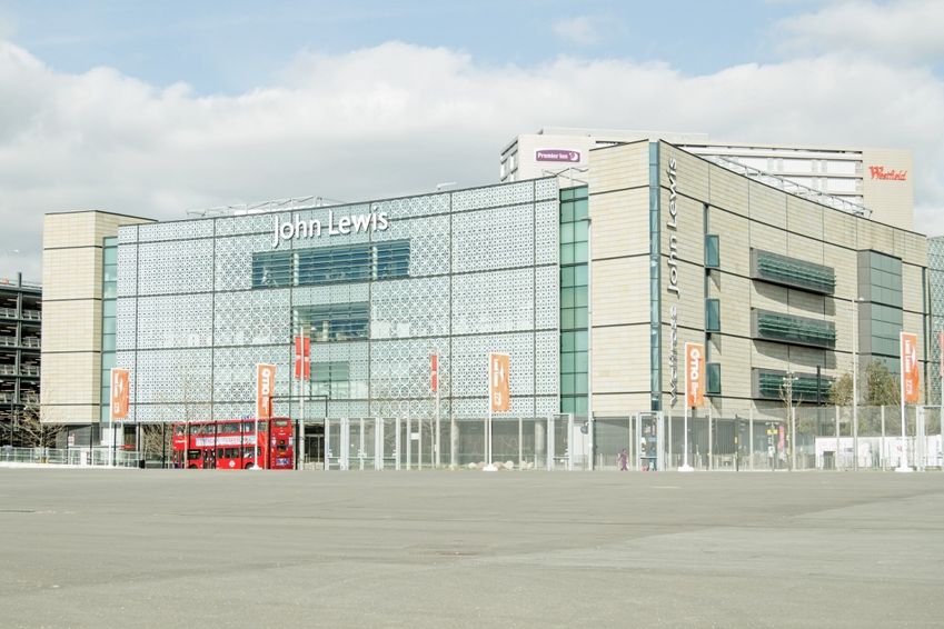 John Lewis duikt ook op in Australië