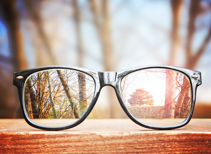 Essilor neemt brillenwebwinkels over
