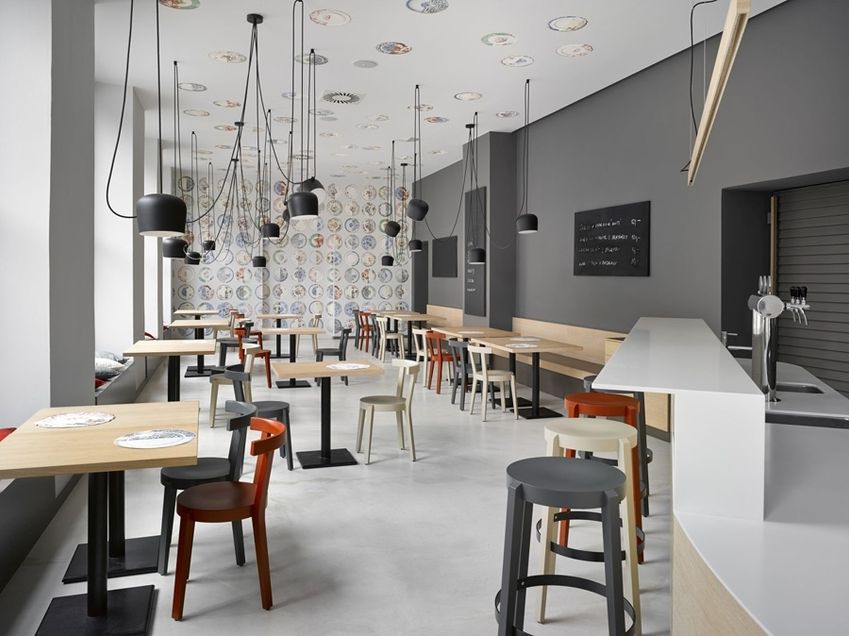 Dit vervallen café komt weer op stoom