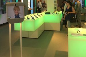 Robot in nieuwe KPN-winkel