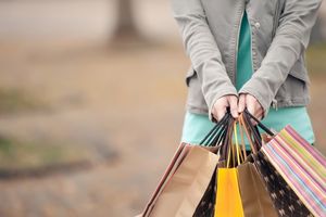 ​Consumentenvertrouwen en -bestedingen in de lift