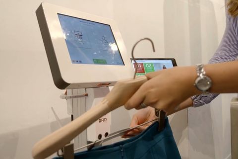 De high tech-winkel van Karen Millen