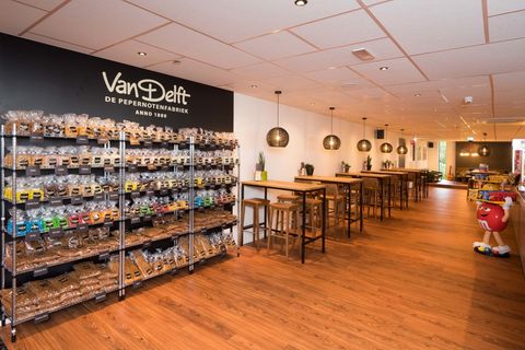 Pepernotenfabriek trekt in tankstation en bioscoop