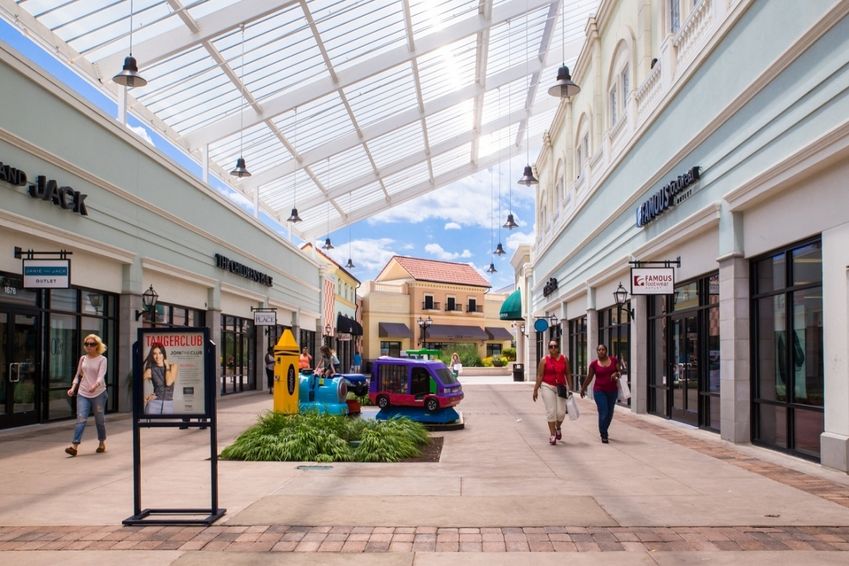 Hulst zet zinnen op city-outlet