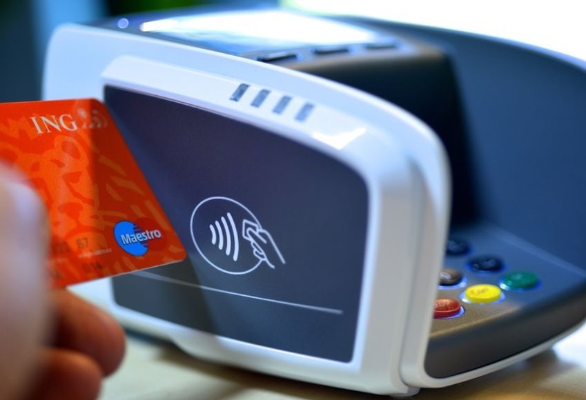 Kwart pinbetalingen is contactloos