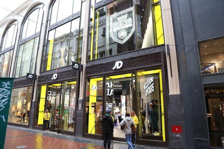 JD Sports schrijft zwarte cijfers in Nederland