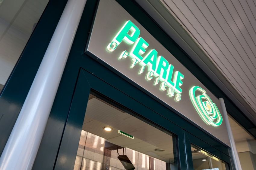 GrandVision boekt meer omzet en zwaait topman uit