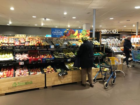Minder supermarktbezoeken, vooral 65-plusser is voorzichtig