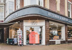 In deze Haagse winkel worden ruim tweehonderd theesoorten verkocht