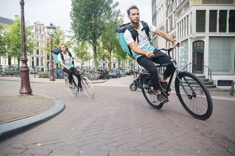 Britten onderzoeken deal Amazon en Deliveroo