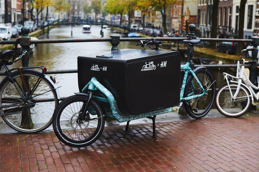 H&M introduceert fietsbezorging als eerst in Nederland
