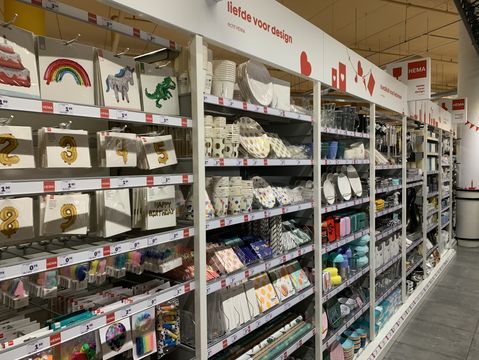 Eerste HEMA-schap in Jumbo onthuld