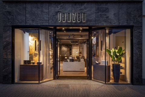 Janzen mikt op tien tot vijftien winkels