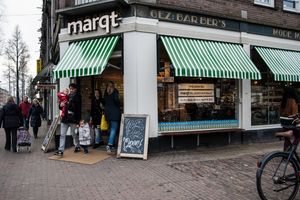 Medeoprichter weg bij Marqt