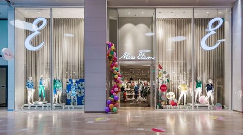 Miss Etam denkt aan winkels net over Duitse grens