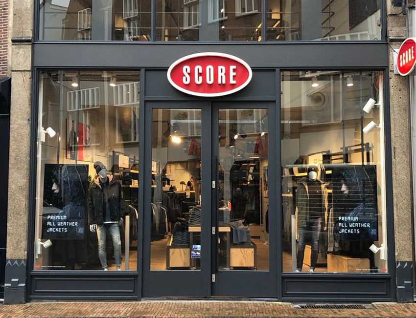 Waarom Score zich prima voelt in het midden