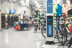 Deze bijzondere Decathlon-medewerker scant de hele voorraad in twee uur