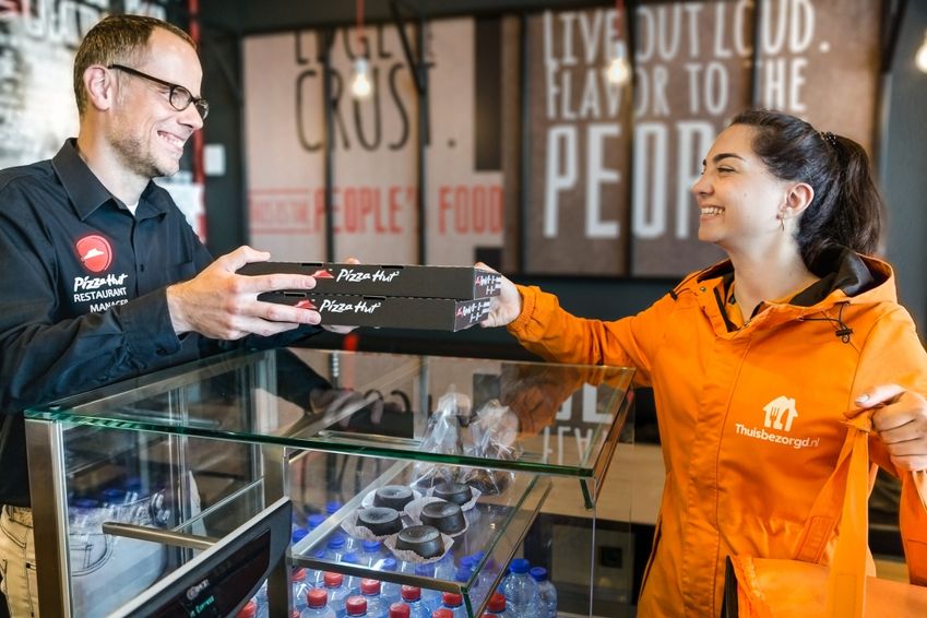 Ook Pizza Hut bezorgt aan huis