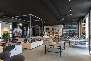 Een showroom die doet denken aan een warenhuis