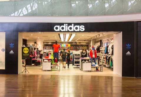 Vertrek oud-ceo Kasper Rorsted kost Adidas miljoenen