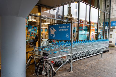 Albert Heijn stopt met muntjes voor winkelwagens