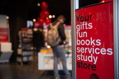 AKO opent winkels op universiteiten