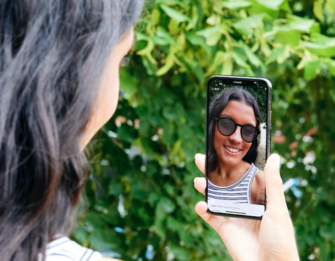 Appdate: virtueel een zonnebril uitproberen bij Amazon