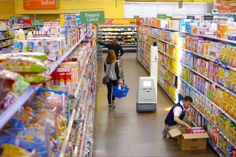 Waarom robots winkelpersoneel alleen maar sterker maken