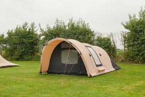 Vrijbuiter sleurt tentenbouwer mee in val