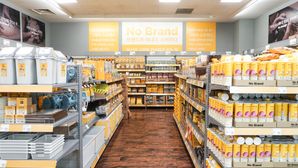 E-Mart test slimme en zelfrijdende winkelwagen