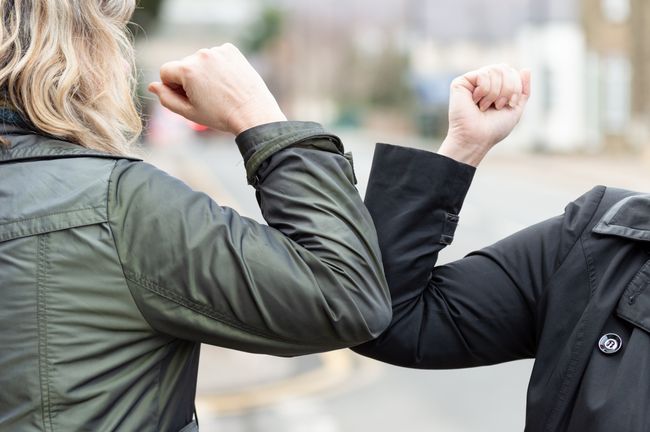 Compenseer fysieke afstand met bewuste persoonlijke verbinding