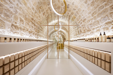 Een cosmeticawinkel vermomd als wijnkelder