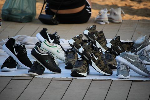 Aantal onderschepte nepproducten bijna gehalveerd