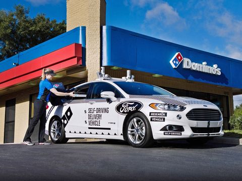 Domino’s bezorgt pizza’s met zelfrijdende auto’s
