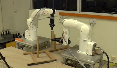 Deze robot zet IKEA-meubels in elkaar