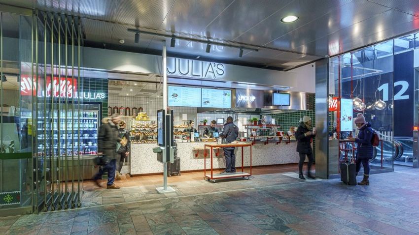 Julia's breidt stationswinkels uit met digitaal bestelproces