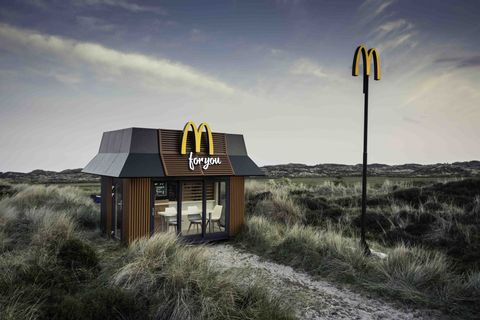 'Kleinste McDonald’s ter wereld' reist door Nederland