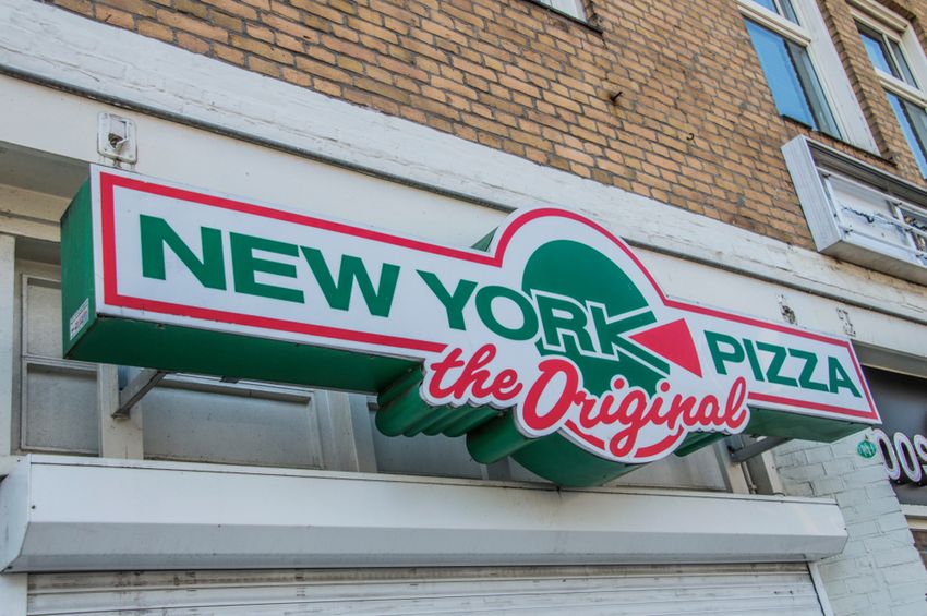 Hoe New York Pizza de witte vlekken invult